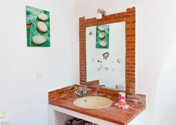 Window To The Valley * Santo Isidoro